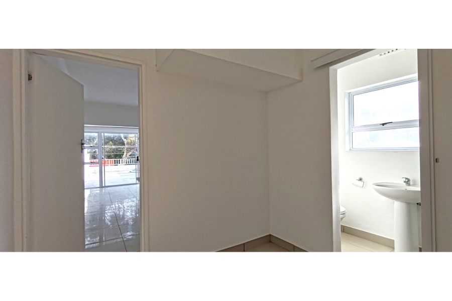1 Bedroom Property for Sale in Heathfield Western Cape
